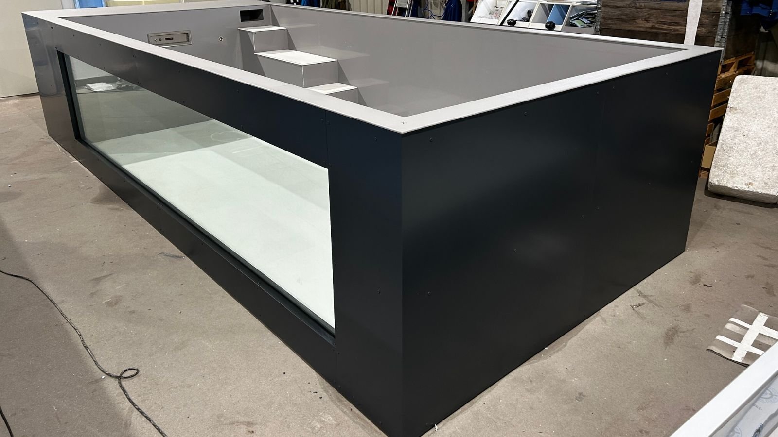 xr:d:DAF3oACx9Ew:195,j:8274652166558702103,t:23122821 Polypropylen-Pool 6,5 × 2,55 m mit 4-m-Poolfenster, Gegenstromanlage & Schiebedach – Bild 1
