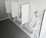 Sanitärcontainer 4×2 m RAL7016 – 4 WC-Kabinen & 4 Pissoirs – Bild 7