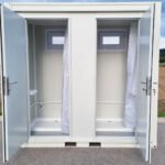 Duschcontainer – Sanitärcontainer als Doppelkabine mit zwei Duschen – RAL9002 weiß
