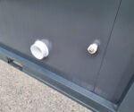 Behindertengerechter Sanitärcontainer mit Rampe und Warmwasser – RAL 7016 – Bild 3
