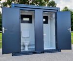 Sanitärcontainer mit Dusche, WC und Pissoir – RAL 7016 Anthrazitgrau – Bild 7